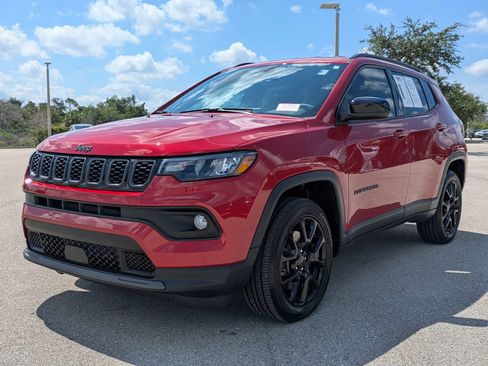 Used 2025 Jeep Compass Latitude w/ Convenience Group AWD/4WD image 9