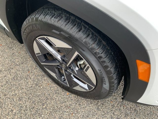 Certified 2025 Hyundai Tucson SEL AWD/4WD image 9