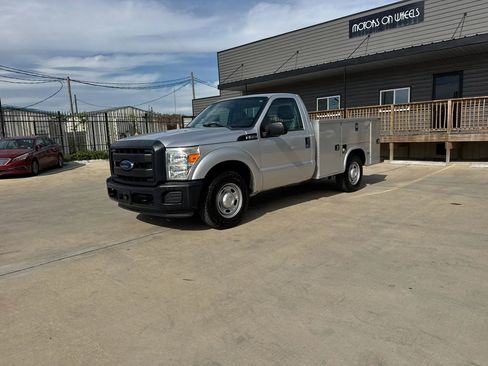Used 2016 Ford F250 XL image 2