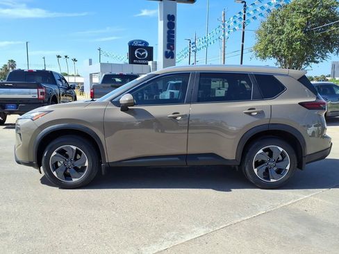 Used 2024 Nissan Rogue SV w/ SV Premium Package FWD image 5
