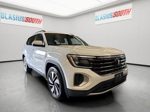 Used 2025 Volkswagen Atlas SE AWD/4WD image 1