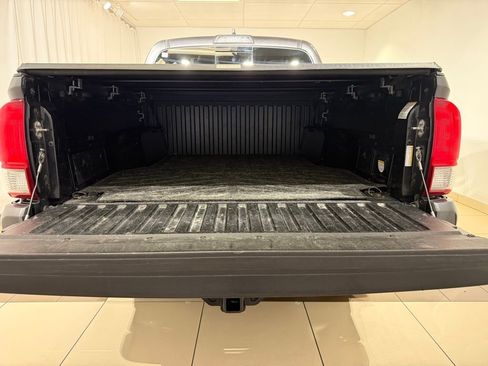 Used 2017 Toyota Tacoma TRD Sport w/ Tow Package (A/T) AWD/4WD image 11