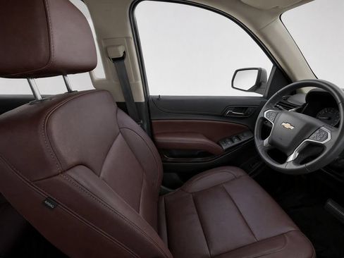 Used 2018 Chevrolet Suburban Premier RWD image 27