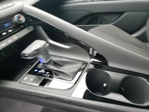 Certified 2025 Hyundai Elantra SEL w/ Cargo Package image 31