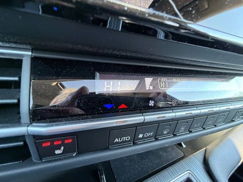 Used 2025 Toyota Sienna XLE image 24