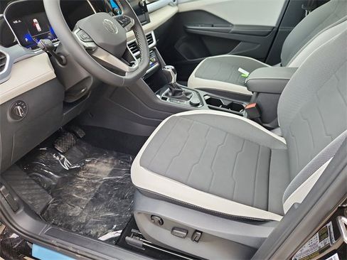 New 2025 Volkswagen Taos SE image 7