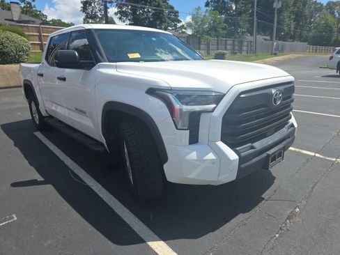 Used 2022 Toyota Tundra SR5 w/ SR5 Convenience Package AWD/4WD image 3