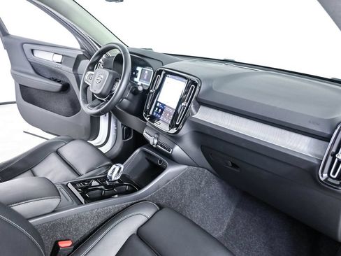 Certified 2025 Volvo XC40 B5 Plus AWD/4WD image 24