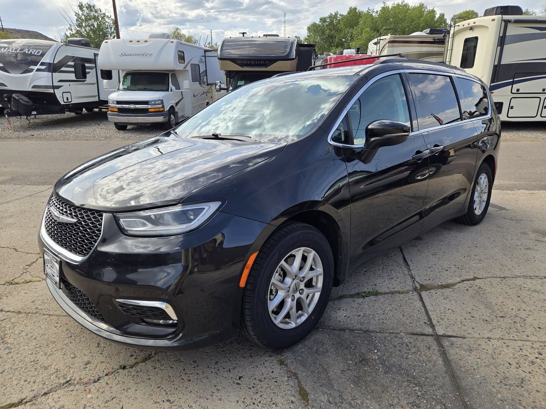 Used 2022 Chrysler Pacifica Touring-L FWD image 4