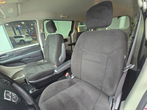 Used 2015 Dodge Grand Caravan American Value Package image 18