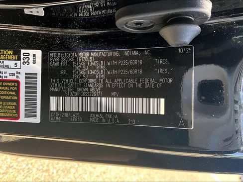Used 2025 Toyota Sienna Limited AWD/4WD image 36