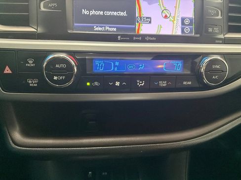 Used 2016 Toyota Highlander XLE FWD image 9