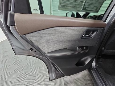 Used 2023 Nissan Rogue SV FWD image 31