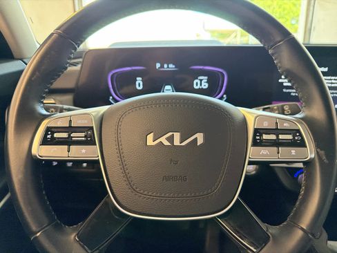 Used 2024 Kia Telluride EX w/ EX Captain's Chair Package FWD image 41