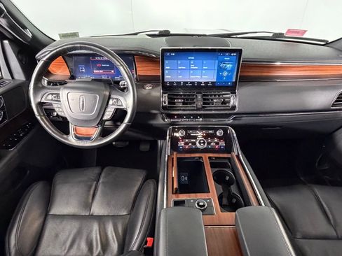 Used 2024 Lincoln Navigator Reserve image 13