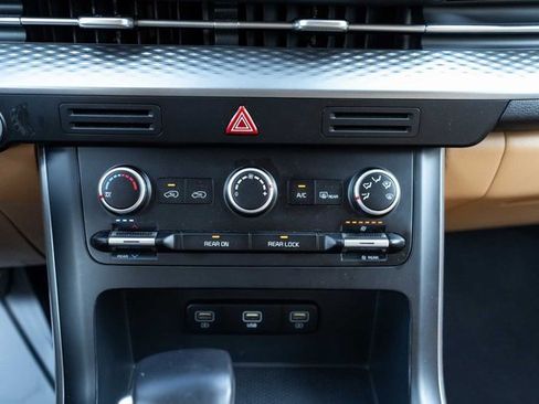 Used 2024 Kia Carnival LX image 20