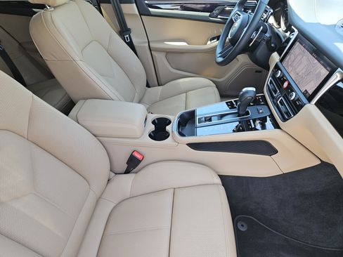Certified 2026 Porsche Macan AWD/4WD image 15