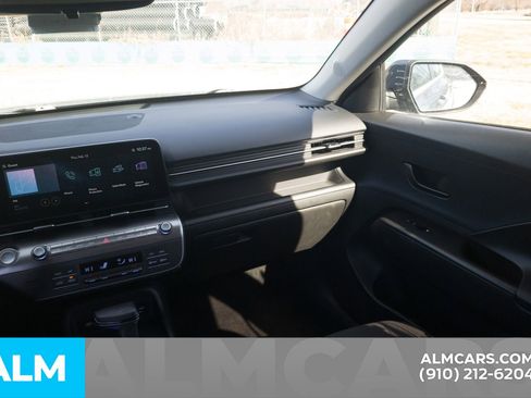Used 2025 Hyundai Kona SEL image 18