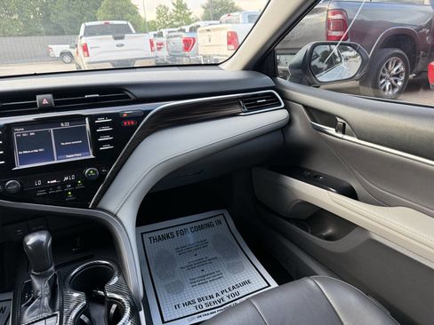 Used 2018 Toyota Camry XLE FWD image 20