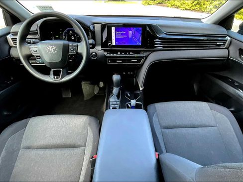 Used 2025 Toyota Camry LE image 21