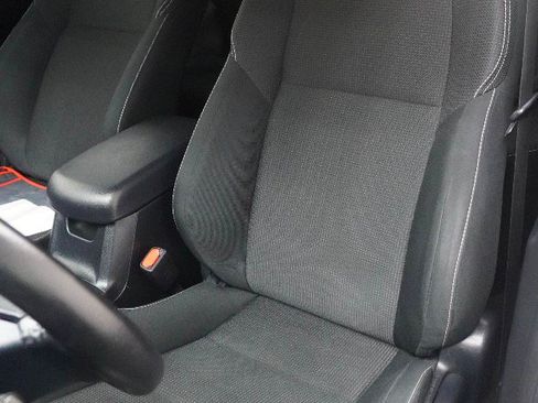 Used 2016 Toyota RAV4 XLE w/ Convenience Package AWD/4WD image 4