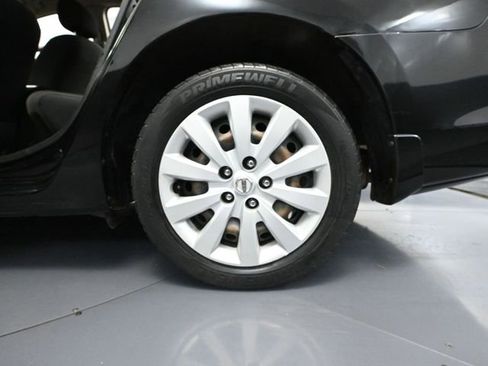 Used 2018 Nissan Sentra S image 11