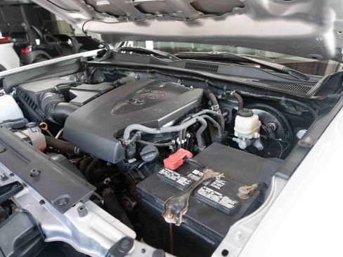 Used 2020 Toyota Tacoma TRD Sport AWD/4WD image 32