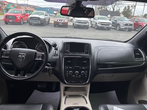 Used 2019 Dodge Grand Caravan SXT image 10