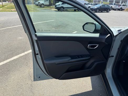 Used 2025 Kia K4 LXS image 12