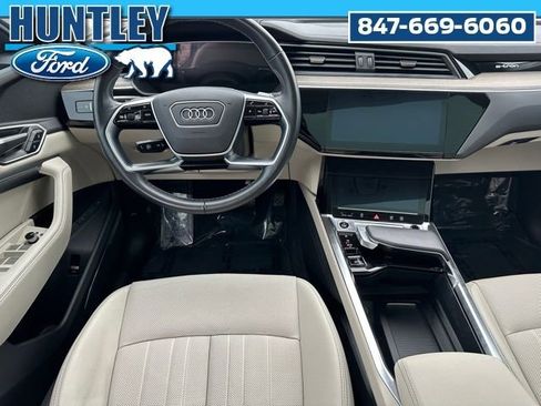 Used 2024 Audi Q8 e-tron Premium Plus w/ Premium Plus Package image 19