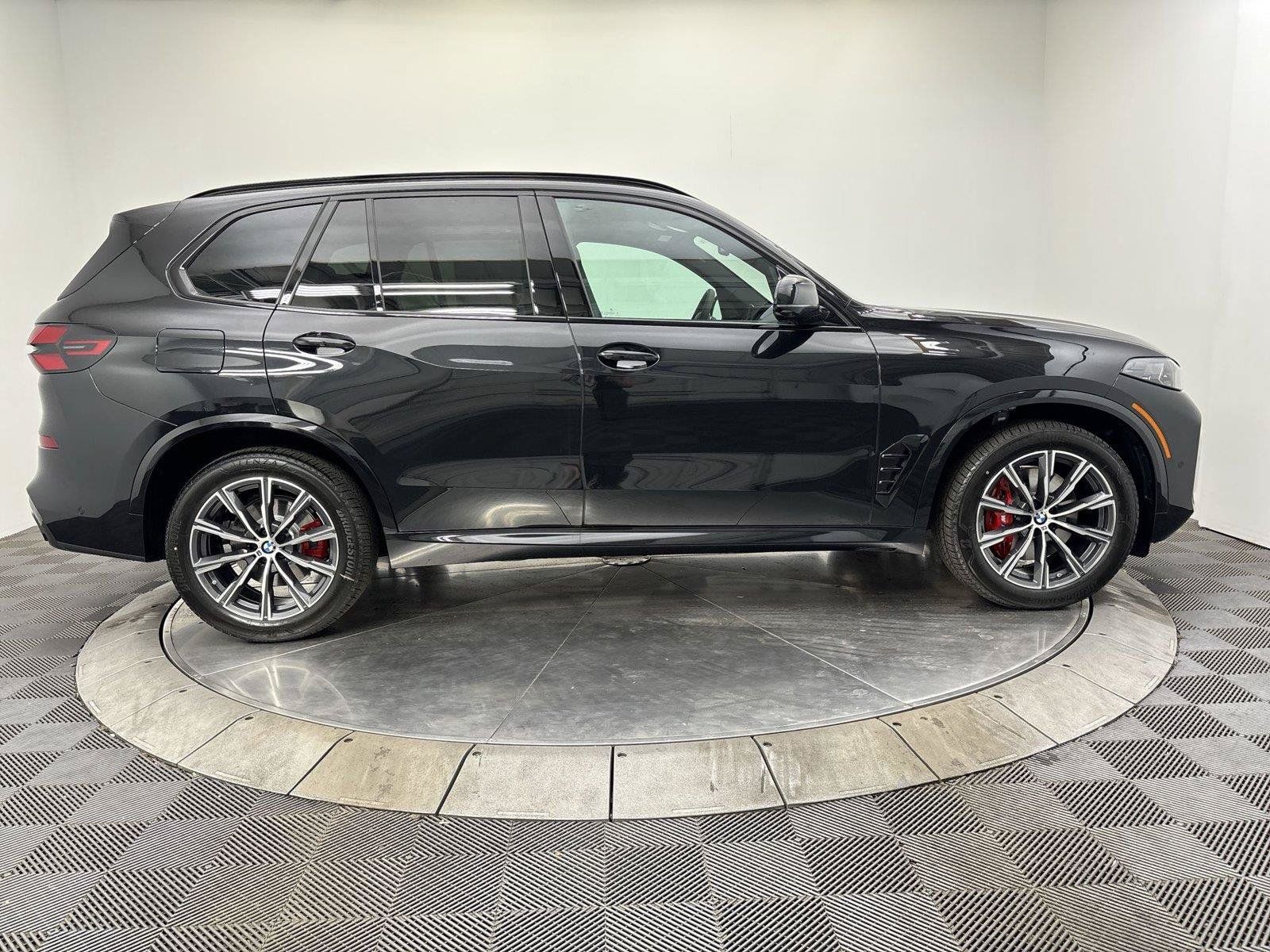 New 2026 BMW X5 xDrive40i w/ M Sport Package AWD/4WD image 17