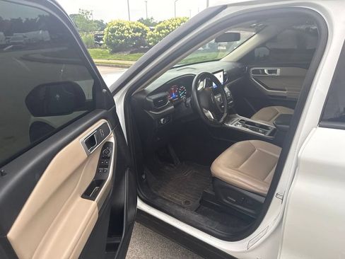 Used 2023 Ford Explorer XLT w/ Equipment Group 202A AWD/4WD image 5