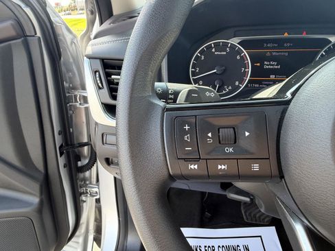 Used 2023 Nissan Rogue SV FWD image 21