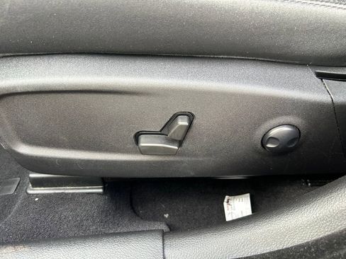 Certified 2023 Chrysler 300 Touring w/ Sport Appearance Package image 21