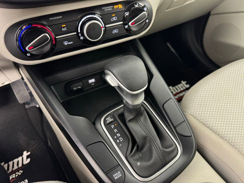 Used 2025 Kia Soul LX image 18