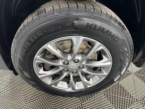 Certified 2019 Jeep Cherokee Latitude Plus w/ Cold Weather Group image 2