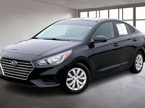 Used 2021 Hyundai Accent SE image 2