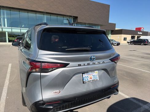 Used 2024 Toyota Sienna XSE image 4