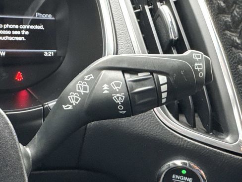 Used 2020 Ford Edge Titanium image 28