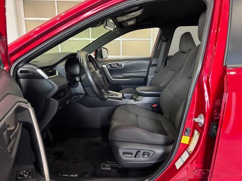 Used 2021 Toyota RAV4 SE image 8