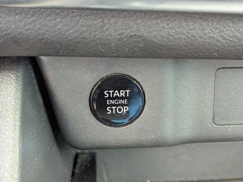 Used 2024 Nissan Rogue S AWD/4WD image 17