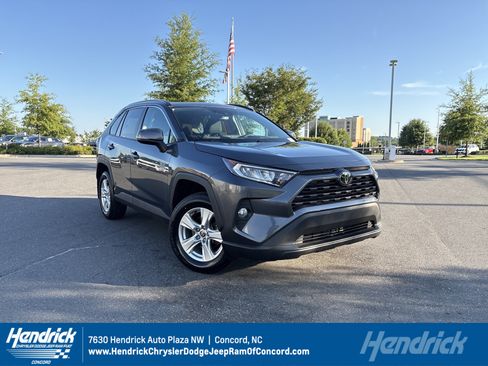 Used 2021 Toyota RAV4 XLE w/ Convenience Package AWD/4WD image 1
