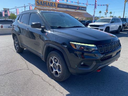 Used 2022 Jeep Compass Trailhawk w/ Trailhawk Elite Group AWD/4WD image 3