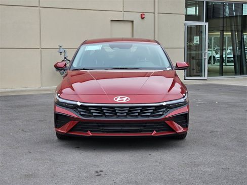 New 2025 Hyundai Elantra SE image 2