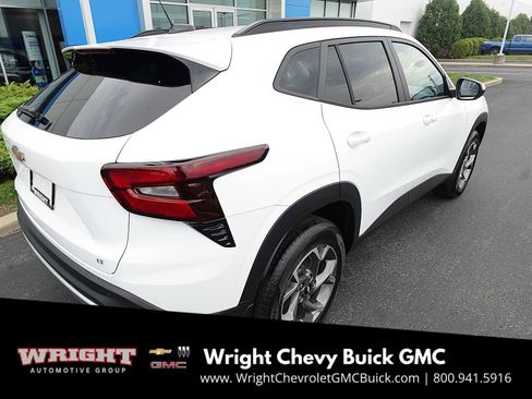 Used 2025 Chevrolet Trax LT w/ Driver Confidence Package image 3