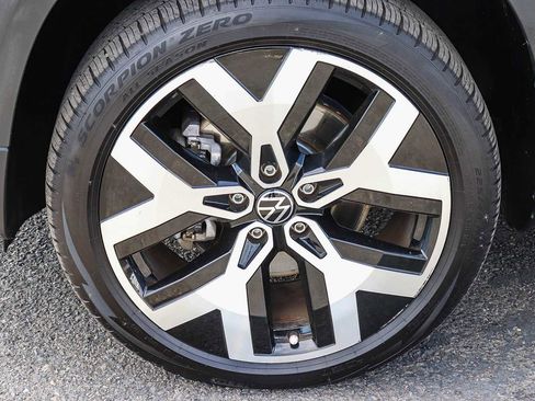 Used 2022 Volkswagen Taos SEL w/ Panoramic Sunroof Package image 12