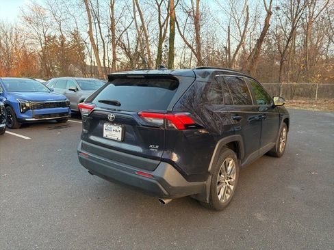 Used 2022 Toyota RAV4 XLE Premium image 6