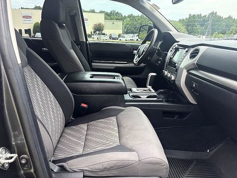 Used 2020 Toyota Tundra SR5 w/ SR5 Convenience Package AWD/4WD image 19