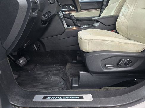 Used 2016 Ford Explorer Platinum AWD/4WD image 9