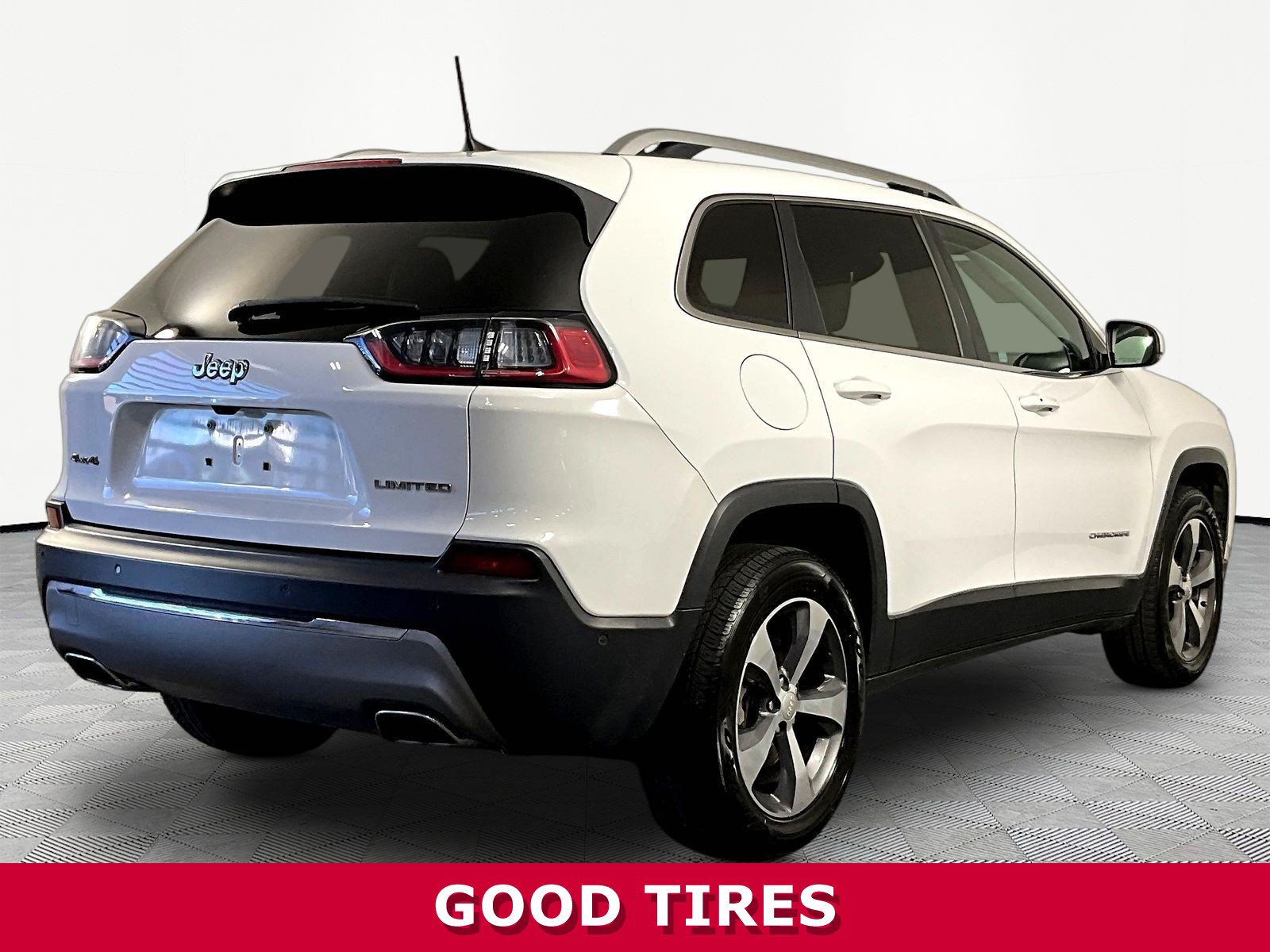 Used 2019 Jeep Cherokee Limited w/ Luxury Group AWD/4WD image 6